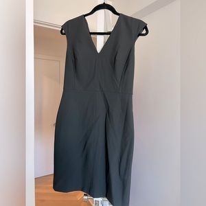 Like new Ann Taylor v-neck dress in black, 4P